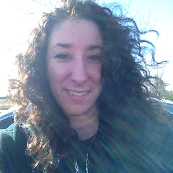 Meet your Posher, Angelina - Picture 3 of 3